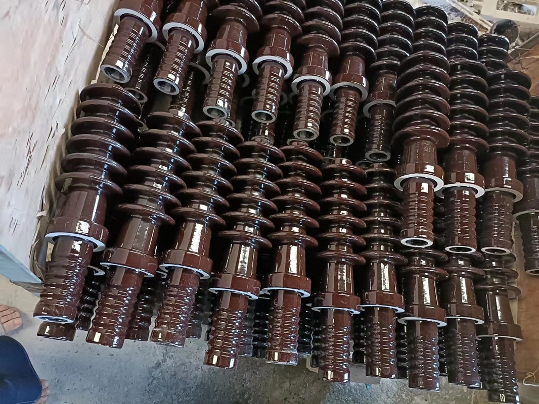 La boccola Brown della porcellana del trasformatore dell'ASINO dell'olio di IEC 60168 ha lustrato il mercato coreano 150kV