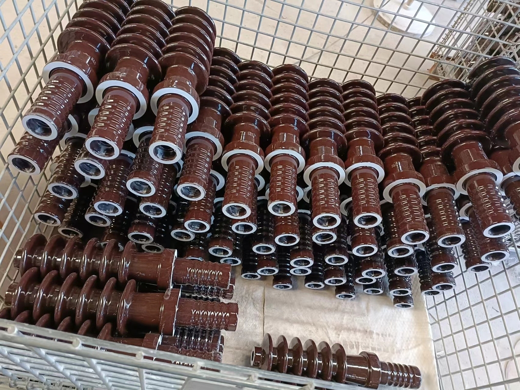 Brown ha lustrato l'OEM ad alta tensione 25.8kV disponibile della boccola della porcellana dell'ASINO dell'olio