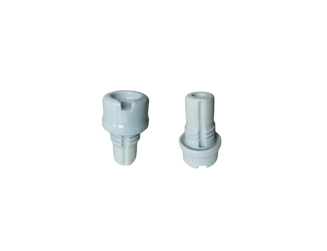 Isolanti ceramici grigi dell'ANSI 1.2kV sulle linee elettriche