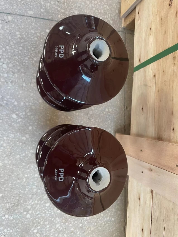 Boccola della porcellana di DIN42531 Brown in trasformatore 20NF250