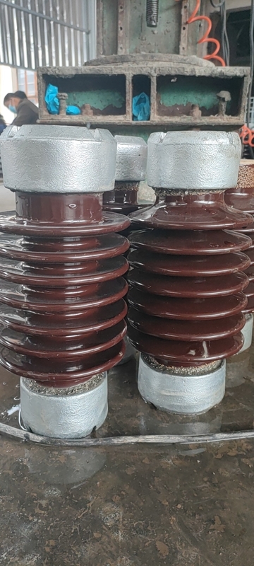 Isolante TR-208 8.9kN della porcellana della posta della stazione della glassa dell'ANSI Brown